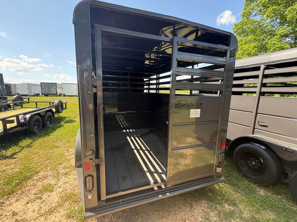 Bumper-Pull-Livestock-2